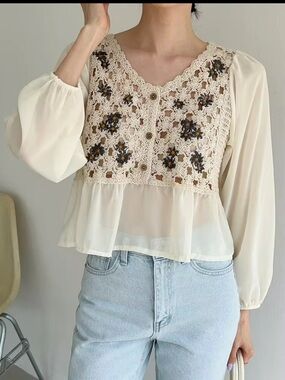 DAZY Cream boho Floral Lace-Overlay Long Sleeve Women’s Top med Like new M